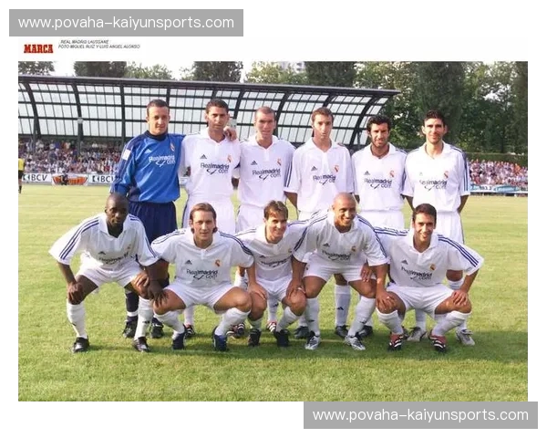 绿茵史诗：巴萨“小罗”时代的华章与皇马“银河战舰”的星光对决